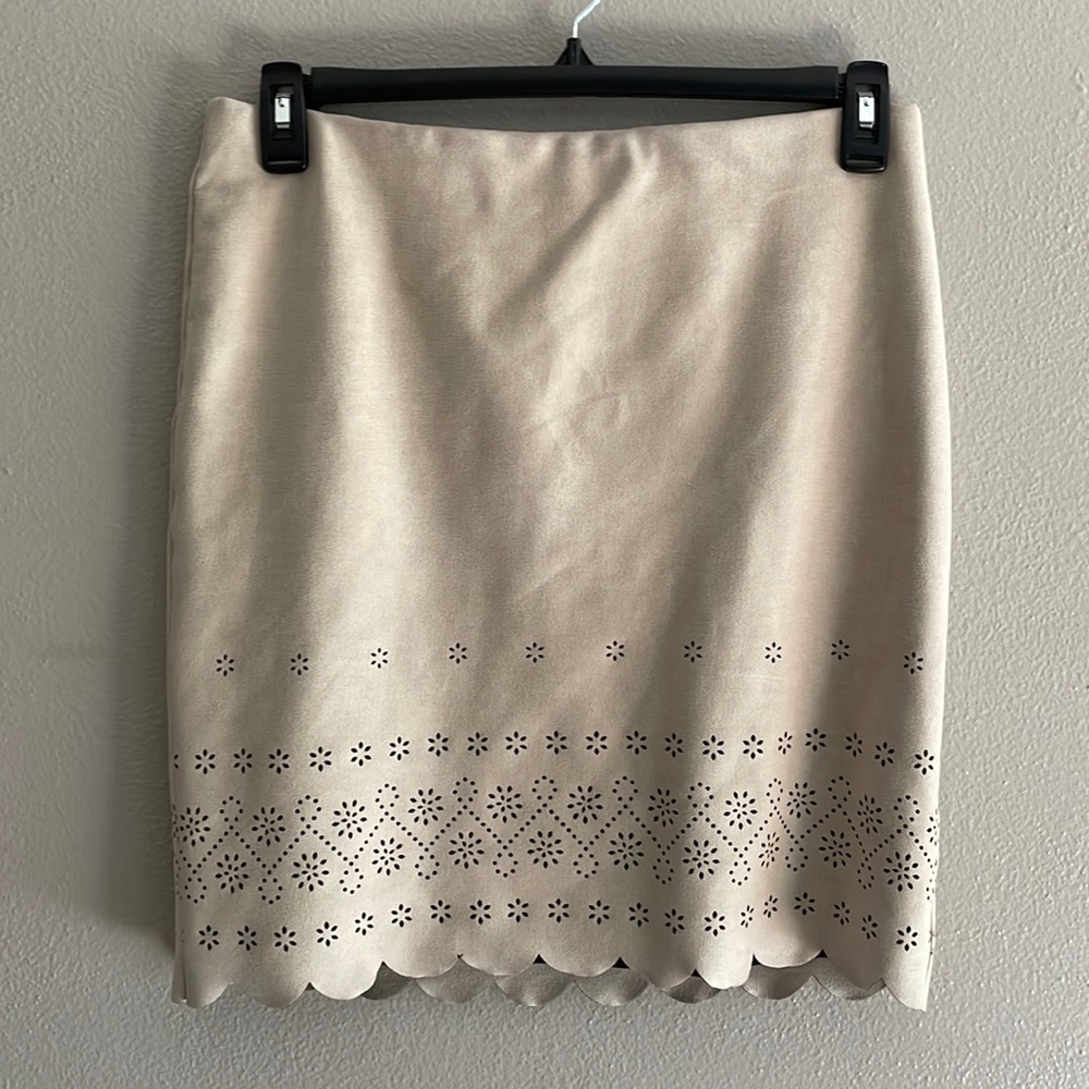 Karen Kane Beige Scalloped Faux Suede Pencil Skirt Size Medium